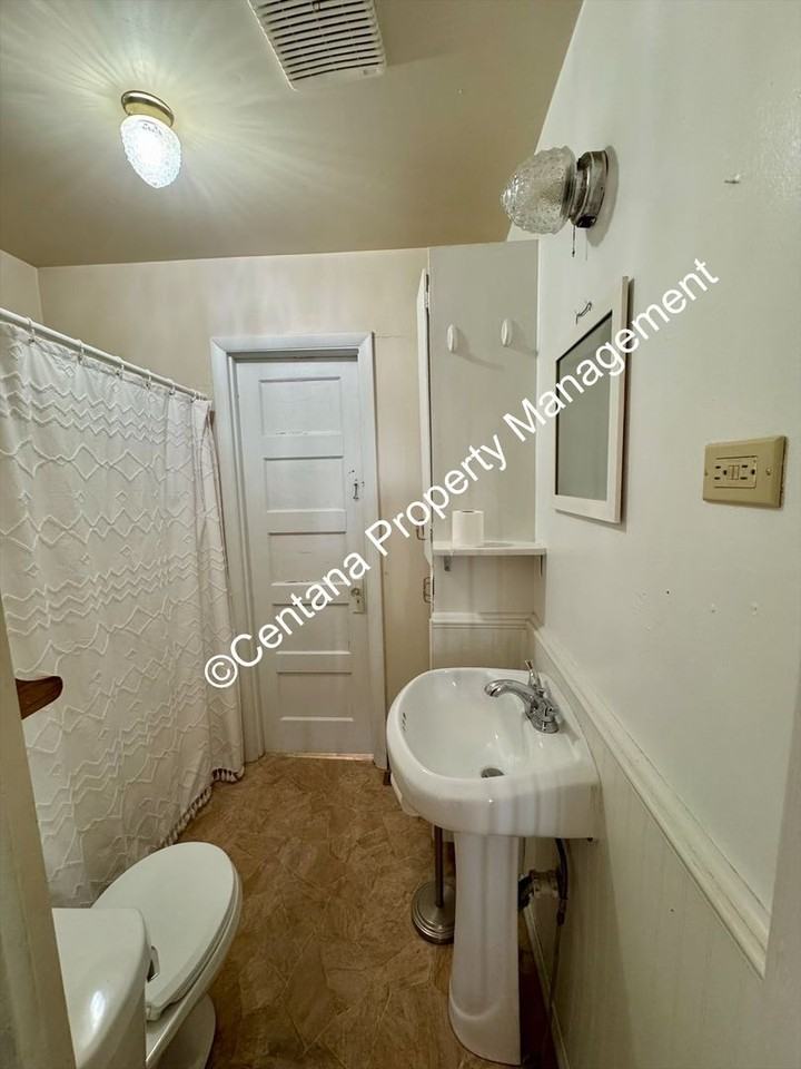 1528 A St - Photo 4 of 20