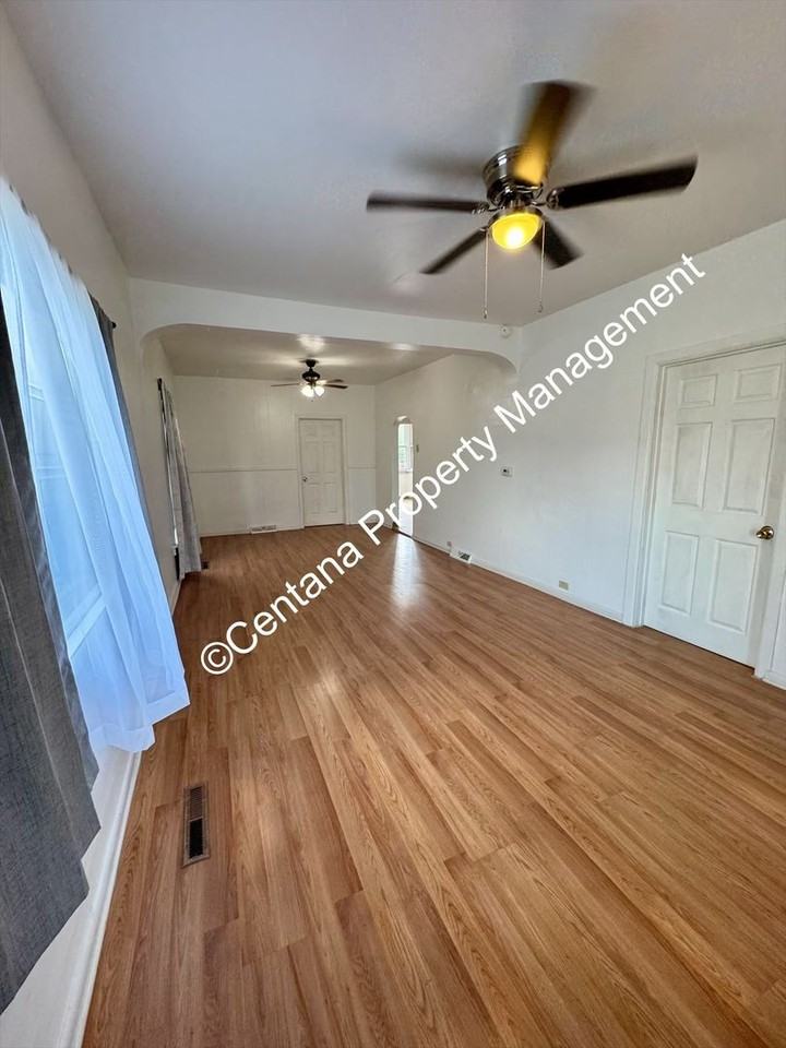 1528 A St - Photo 5 of 20