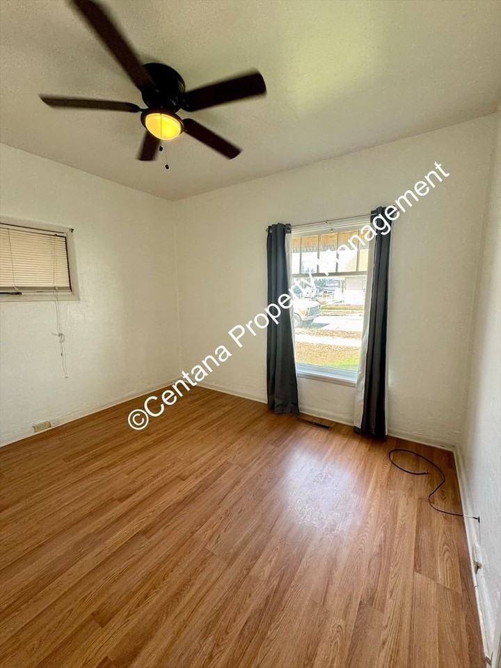1528 A St - Photo 7 of 20