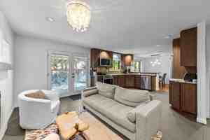 featured image of 645 S Glencoe St