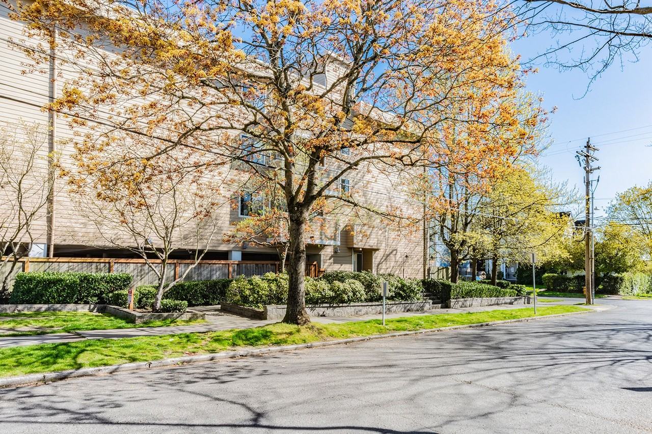 Park Royal Apartments - Photo 2 of 7