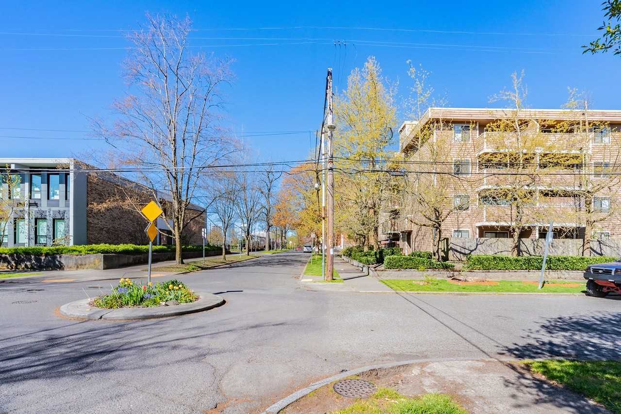 Park Royal Apartments - Photo 7 of 7