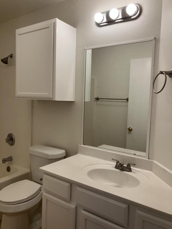 1208 Village Garden Dr - Photo 4 of 12