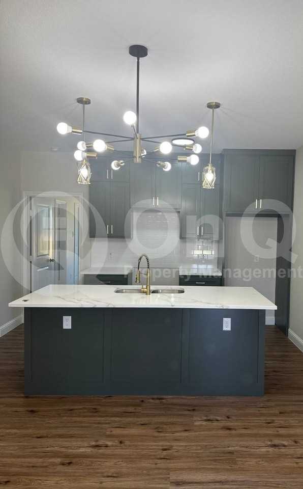 8003 W Elizabeth Ln - Photo 2 of 10