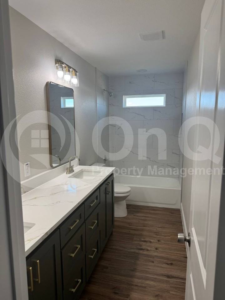 8003 W Elizabeth Ln - Photo 3 of 10