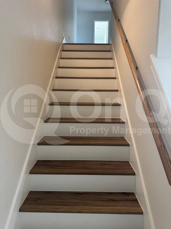 8003 W Elizabeth Ln - Photo 6 of 10