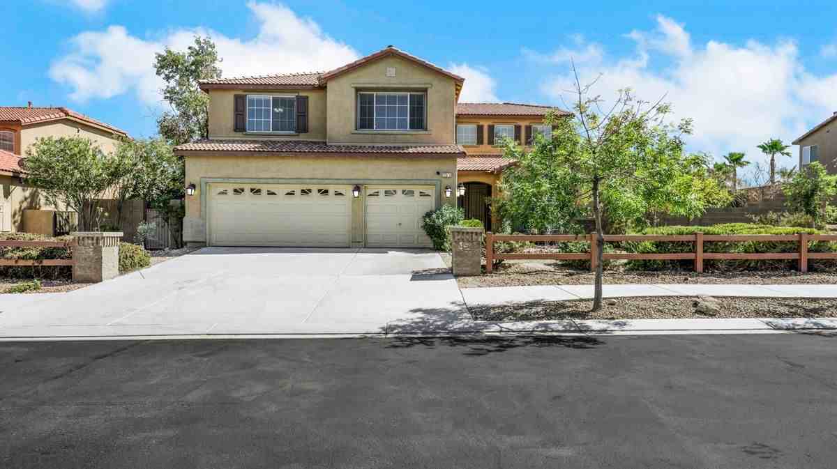 7373 Sundown Glen Ave - Photo 2 of 33