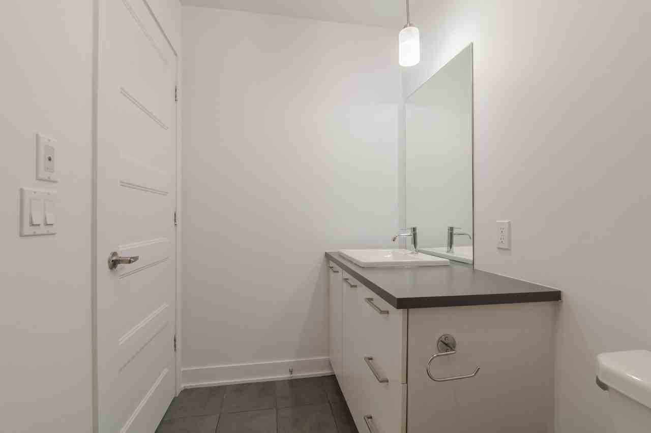 1800 Victoria - Photo 3 of 14