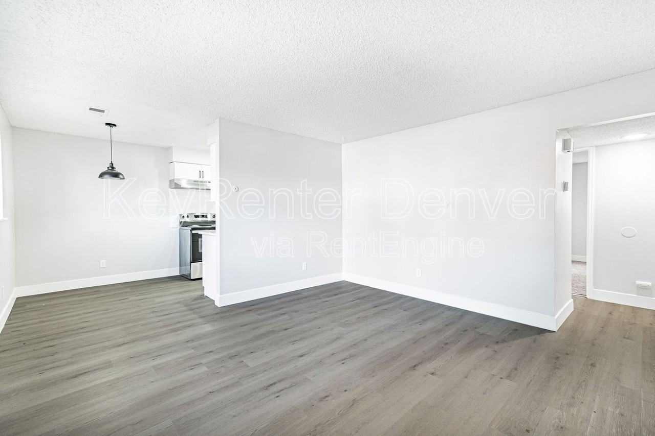 602 South St #C - Photo 3 of 17