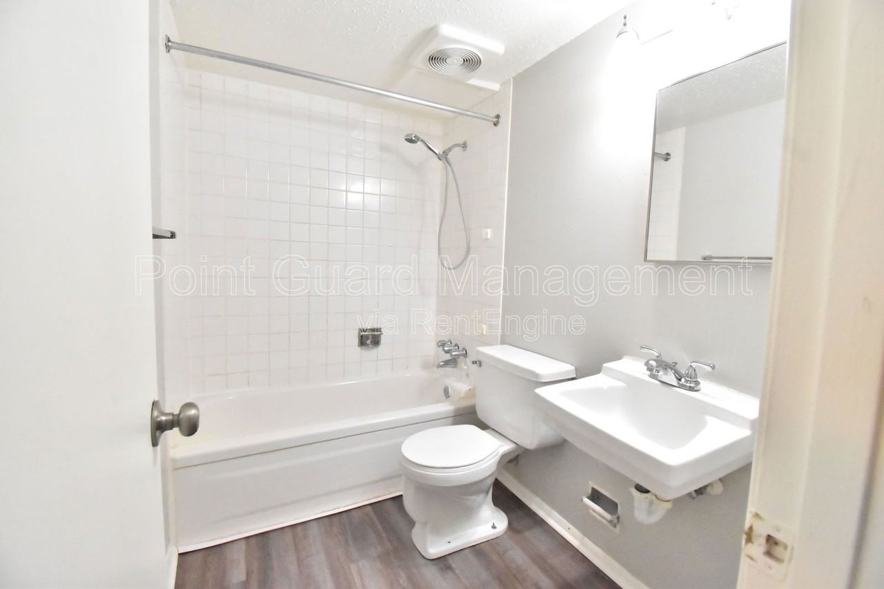 1501 Oxford Pl #4 - Photo 4 of 14