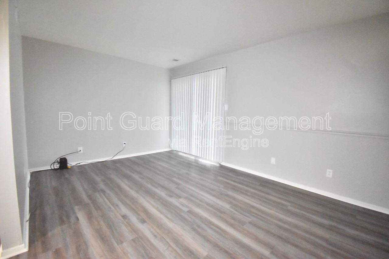 1501 Oxford Pl #4 - Photo 5 of 14