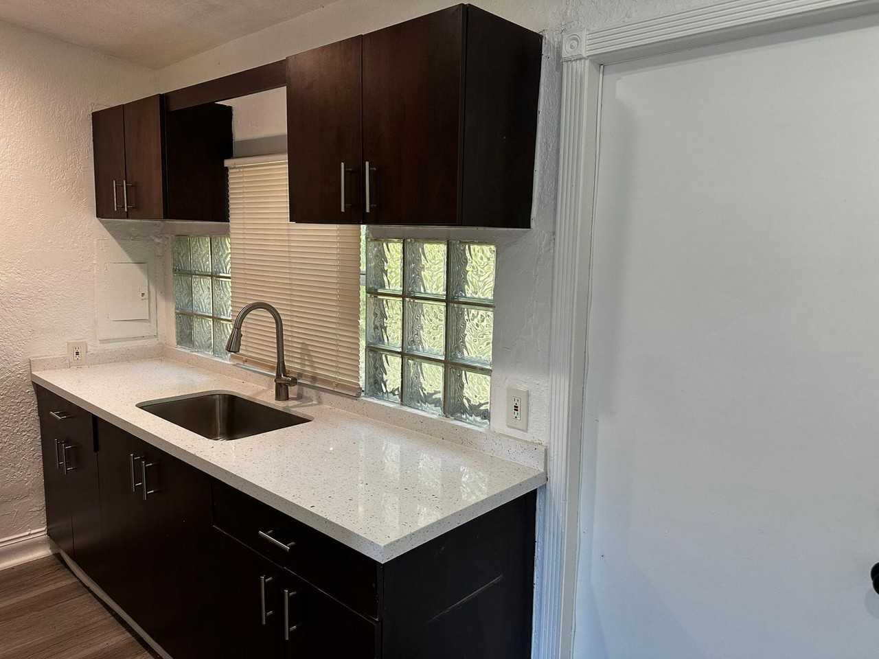 3150 Nwst - Photo 4 of 17