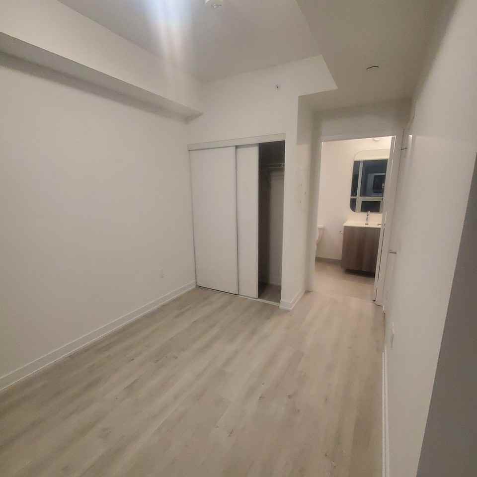 162 Queens Quay East - Photo 2 of 7