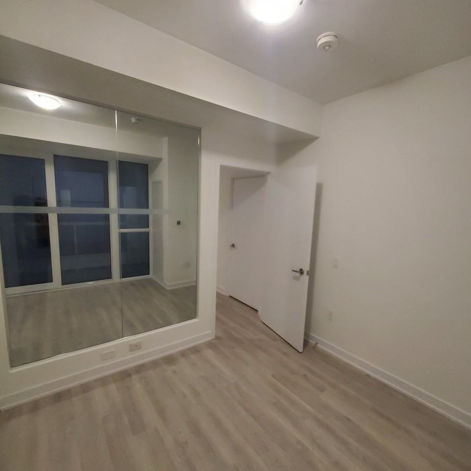 162 Queens Quay East - Photo 4 of 7