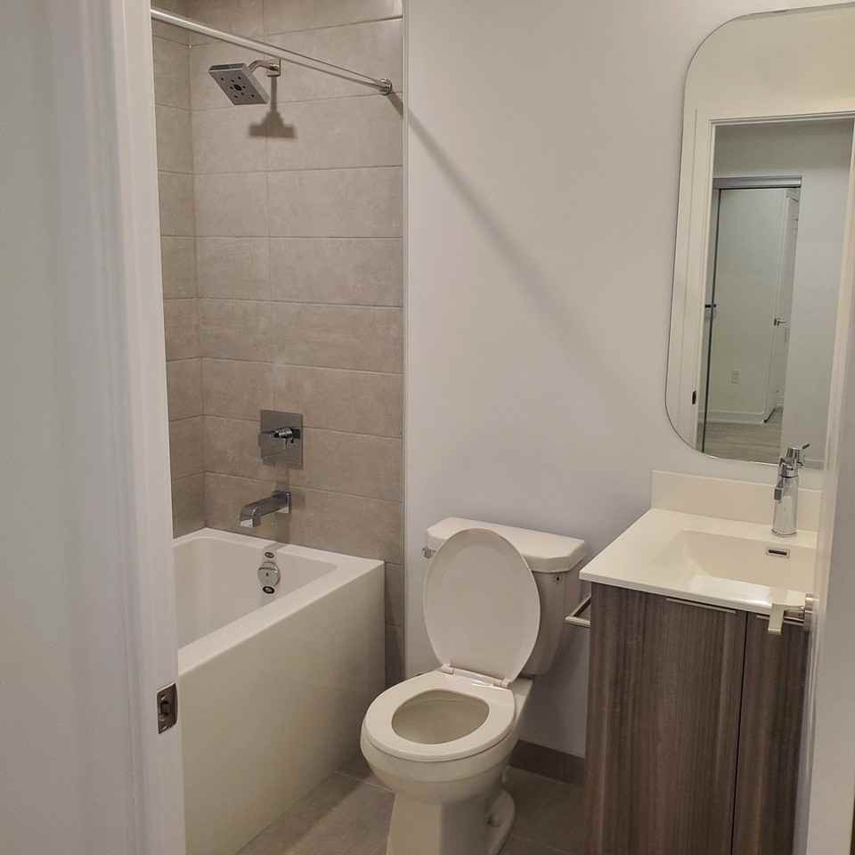 162 Queens Quay East - Photo 5 of 7