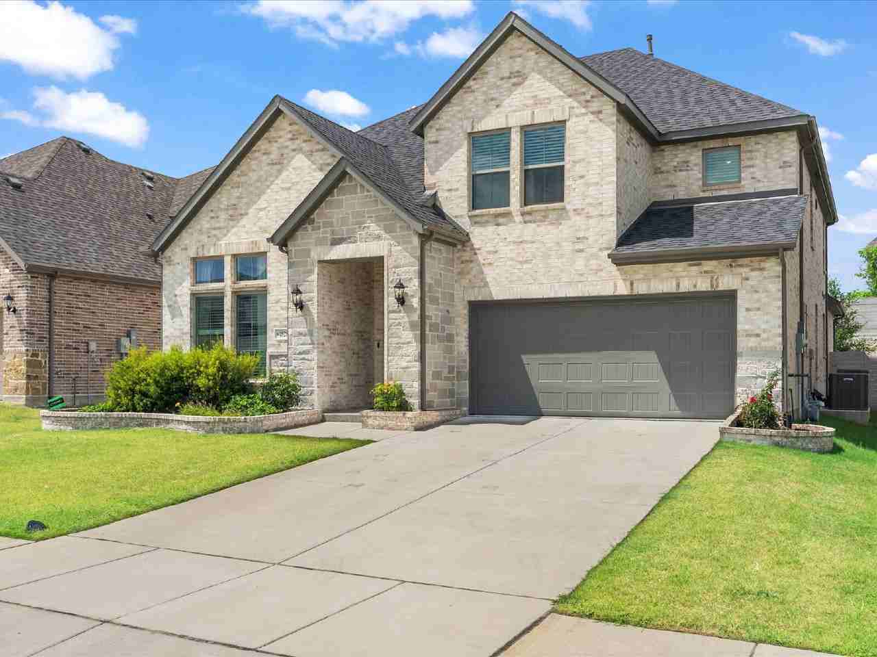4828 Celestial Rd - Photo 2 of 25