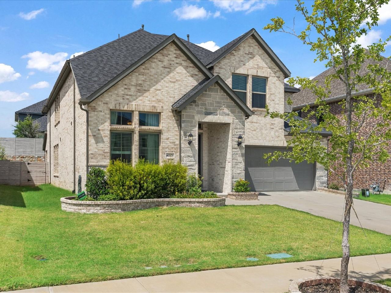 4828 Celestial Rd - Photo 3 of 25