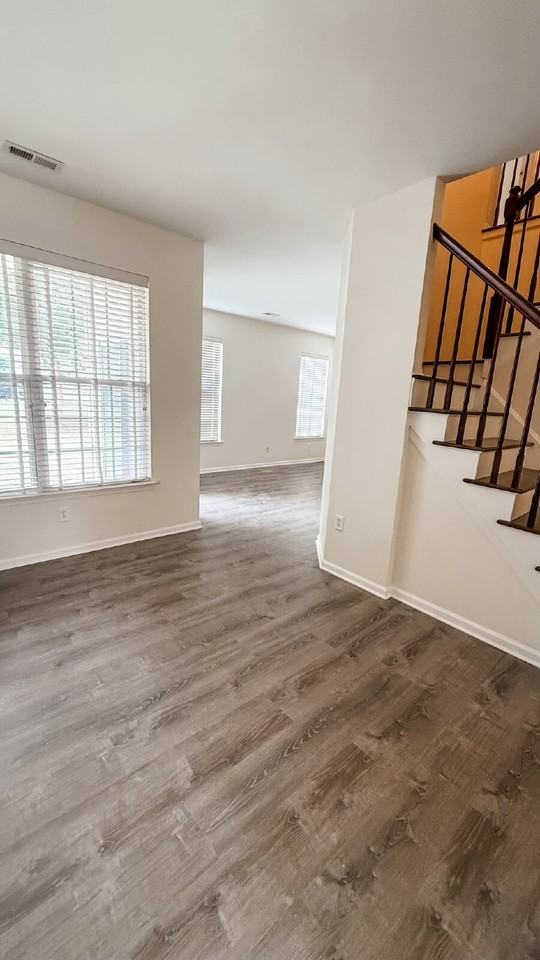 29 Sutton Ct - Photo 3 of 16