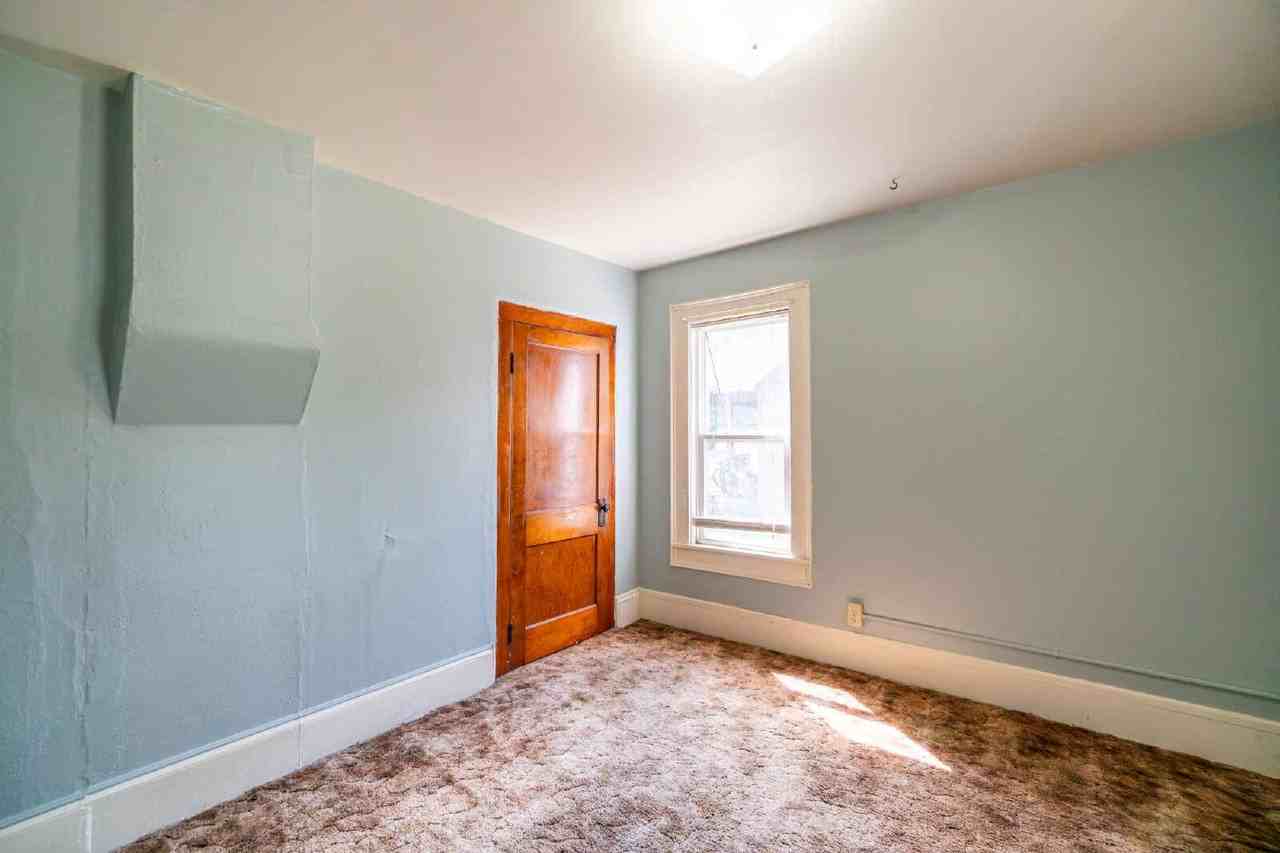 908 Water St - Photo 7 of 10