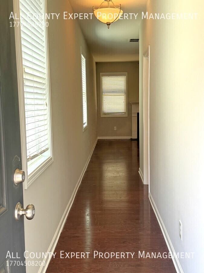 157 Townview Dr - Photo 2 of 20