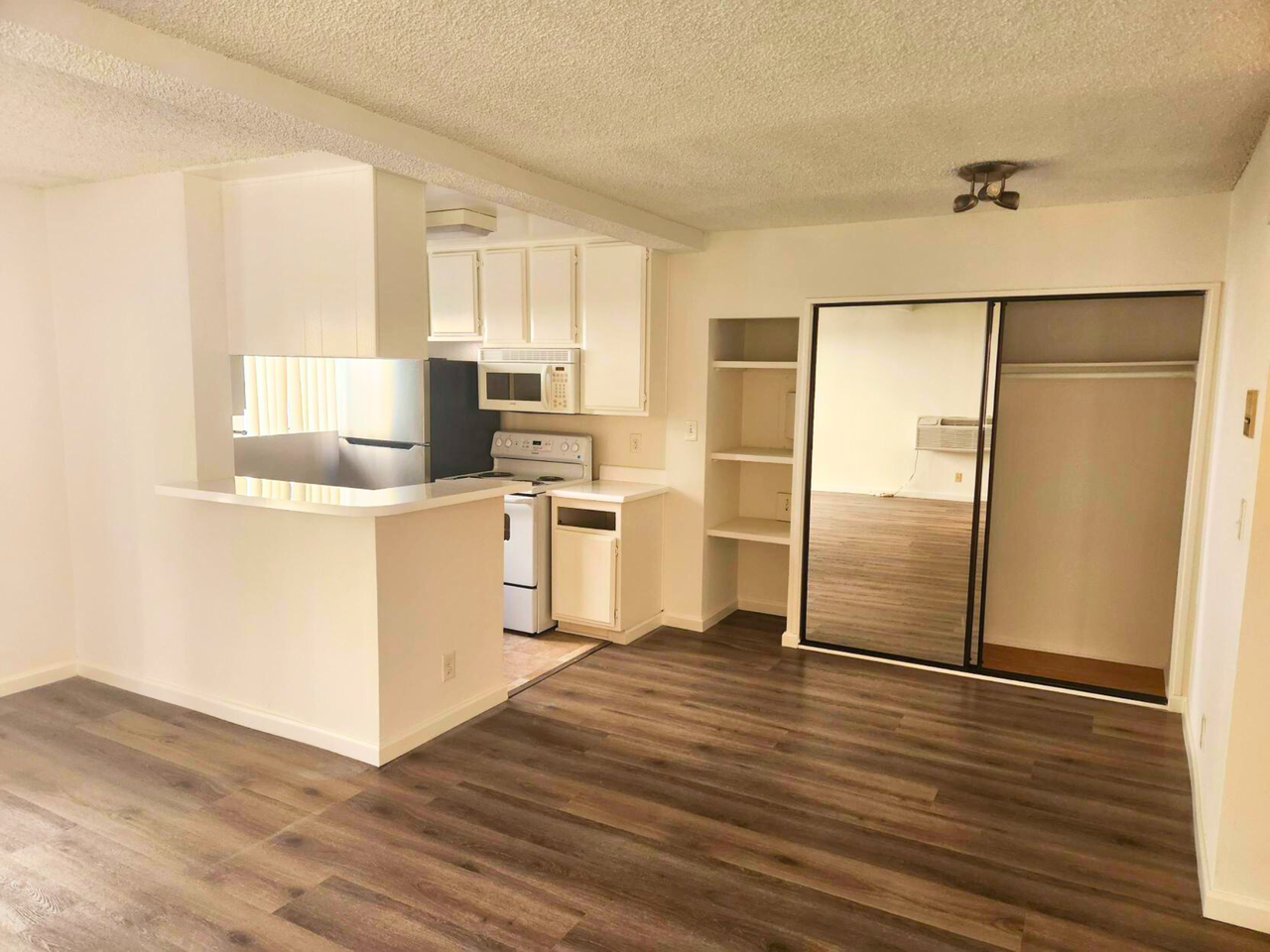 1st Month FREE | Modern Studio Living in Prime LA Location - Photo 2 of 10