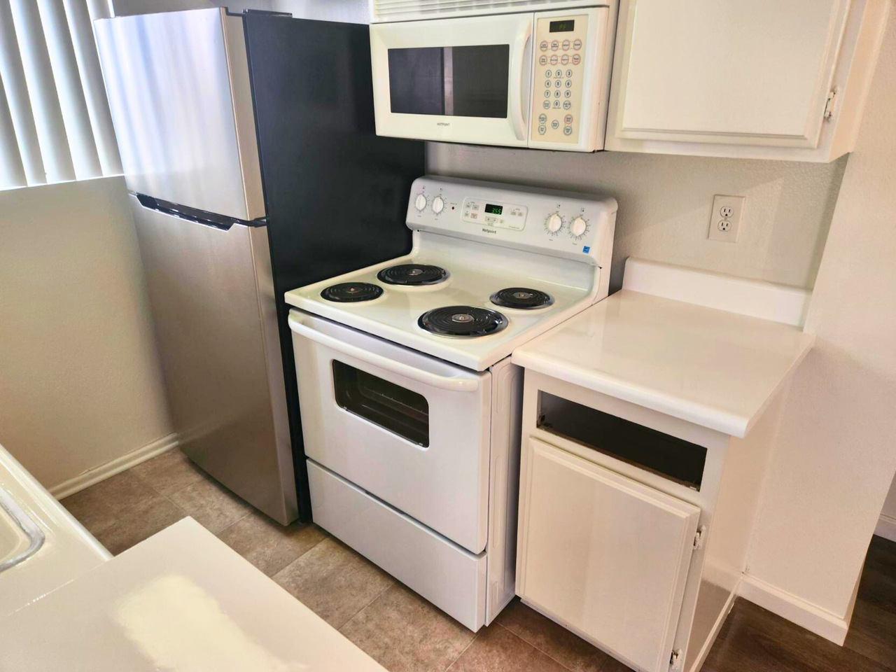 1st Month FREE | Modern Studio Living in Prime LA Location - Photo 3 of 10