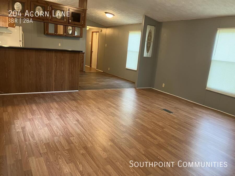 204 Acorn Ln - Photo 3 of 8