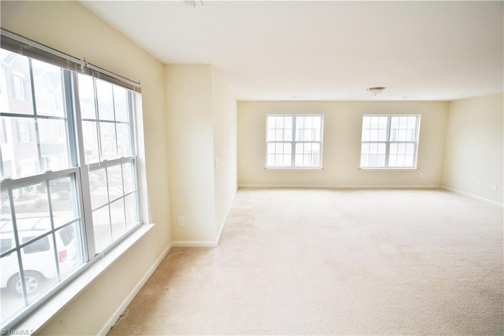 44 Ackland Dr - Photo 3 of 13