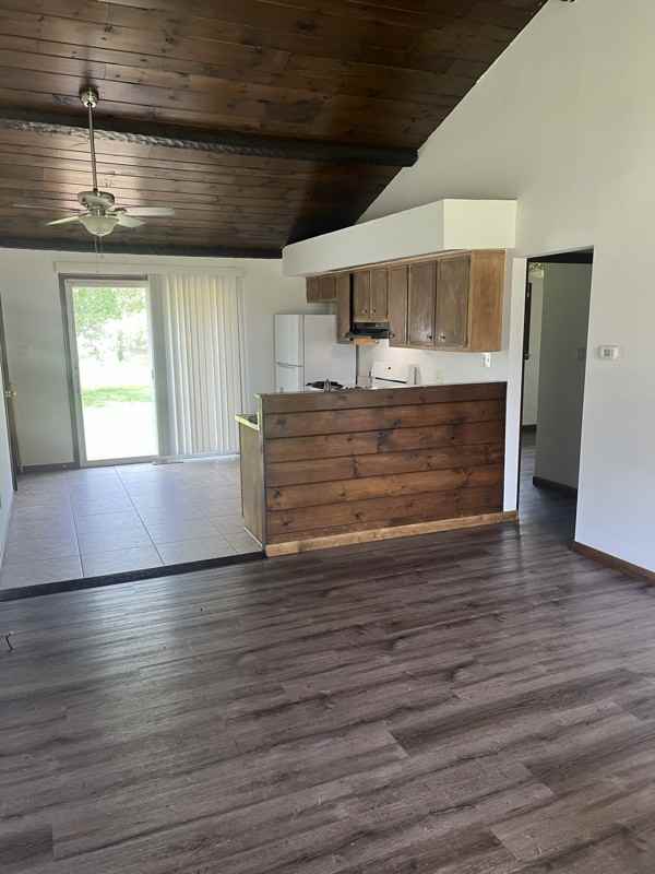 325 Crestline Ct - Photo 2 of 17