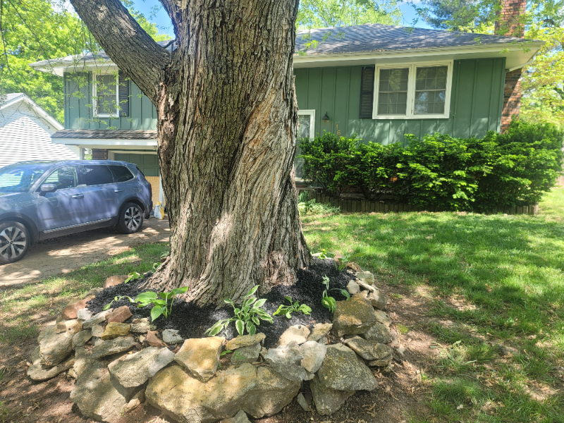 1633 N Rogers St - Photo 4 of 33