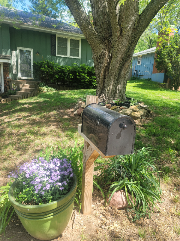 1633 N Rogers St - Photo 5 of 33