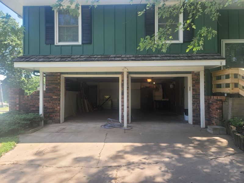 1633 N Rogers St - Photo 3 of 33