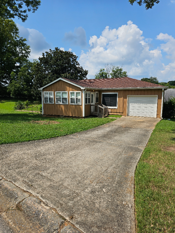 2049 Nancy Cir Se - Photo 2 of 18