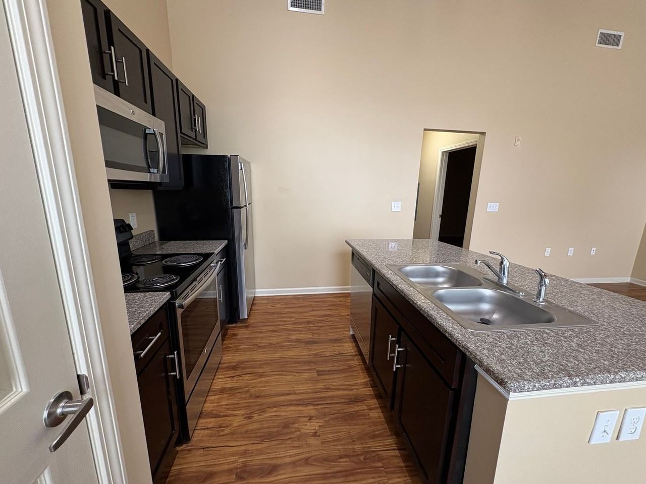 452 Poplar Street #1 - Photo 4 of 10