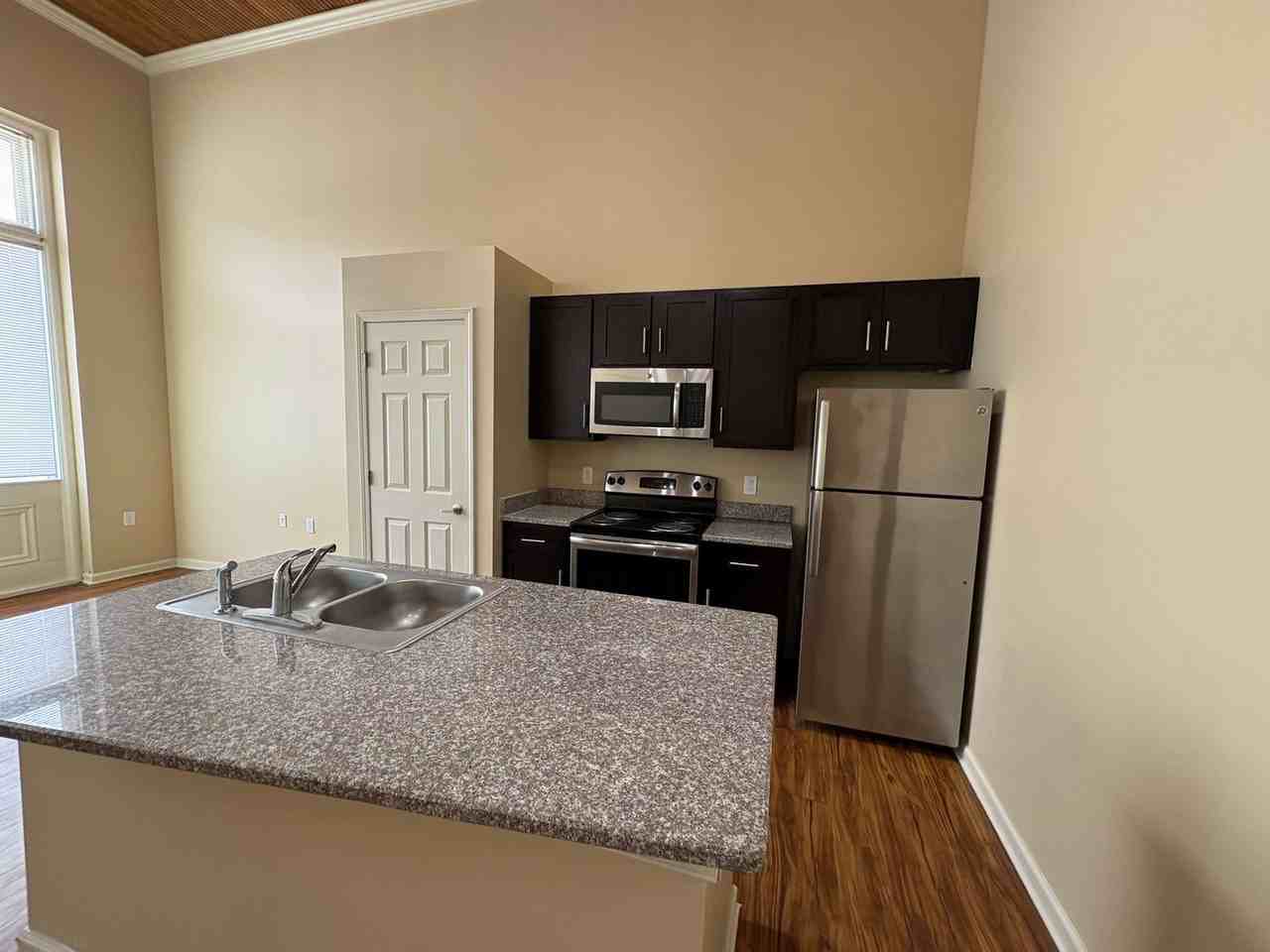 452 Poplar Street #1 - Photo 5 of 10