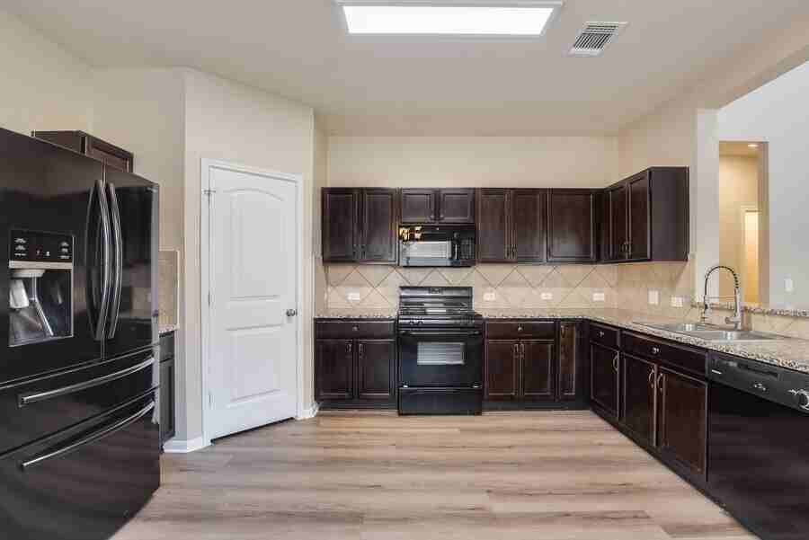 604 Red Tails Dr - Photo 3 of 20