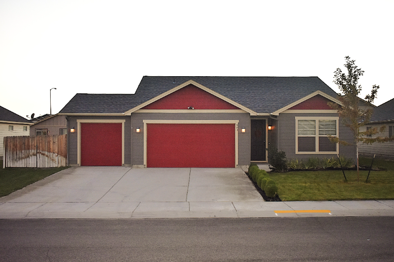 909 Rocky Ave Ne - Photo 2 of 34