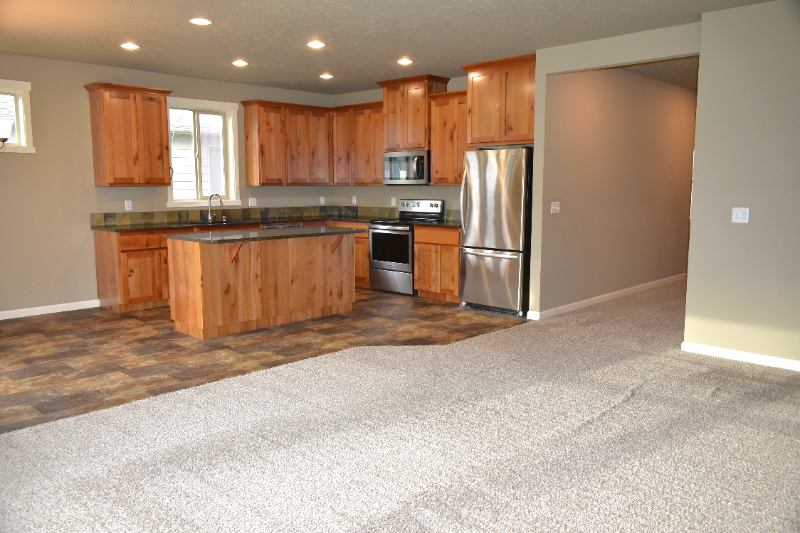 909 Rocky Ave Ne - Photo 3 of 34