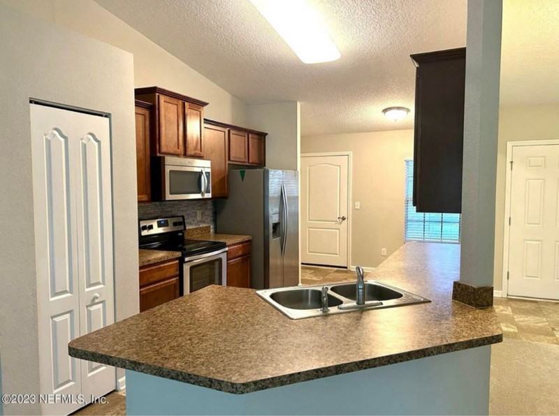 45105 Dutton Way - Photo 2 of 7