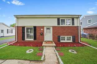 221 S Park Blvd - Photo 1 of 1