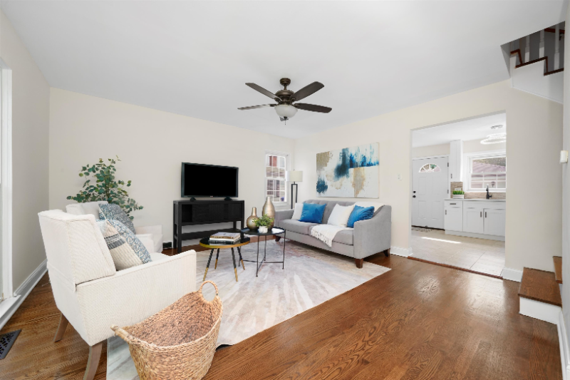221 S Park Blvd - Photo 2 of 16