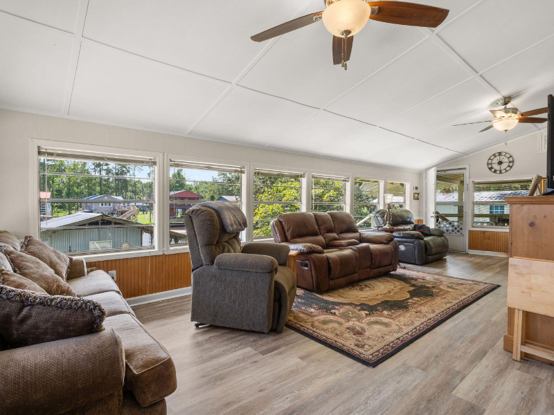 209 Harris Dr - Photo 4 of 18