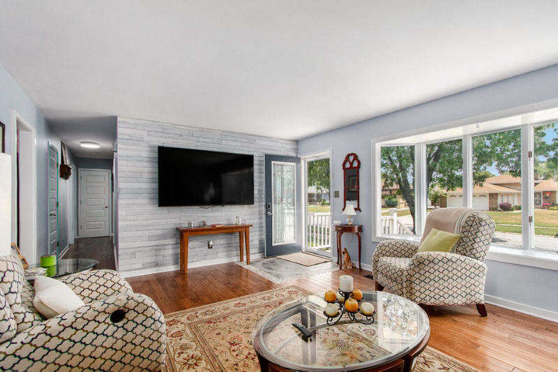 1924 Tulip Ln - Photo 2 of 14