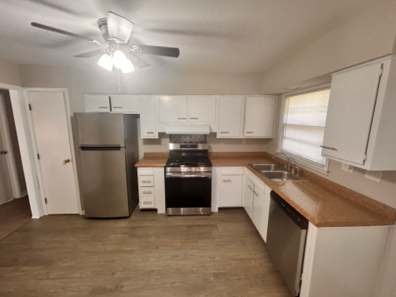 3019 Roselawn Blvd - Photo 3 of 11