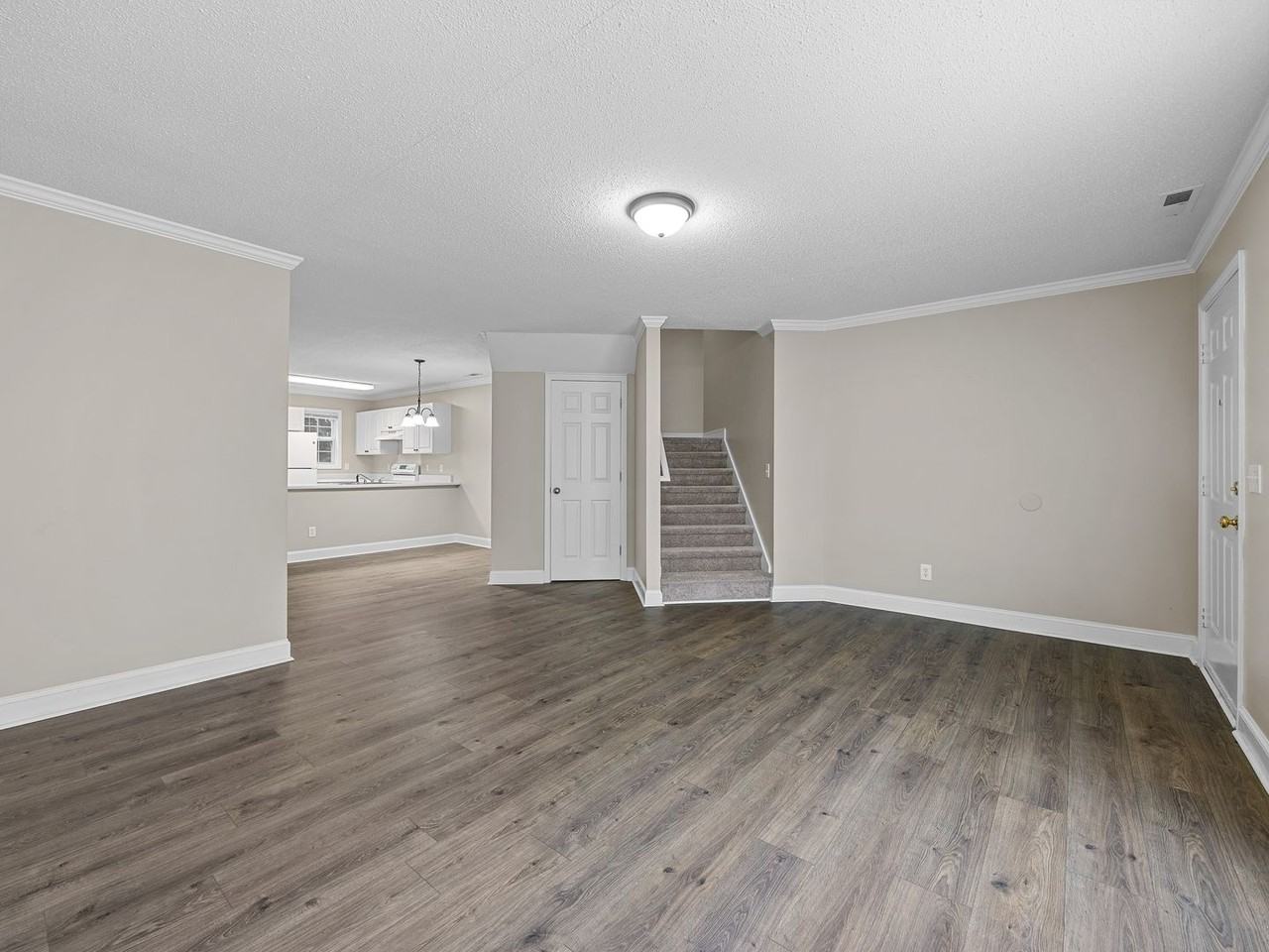 21 Whitfield Way - Photo 3 of 25