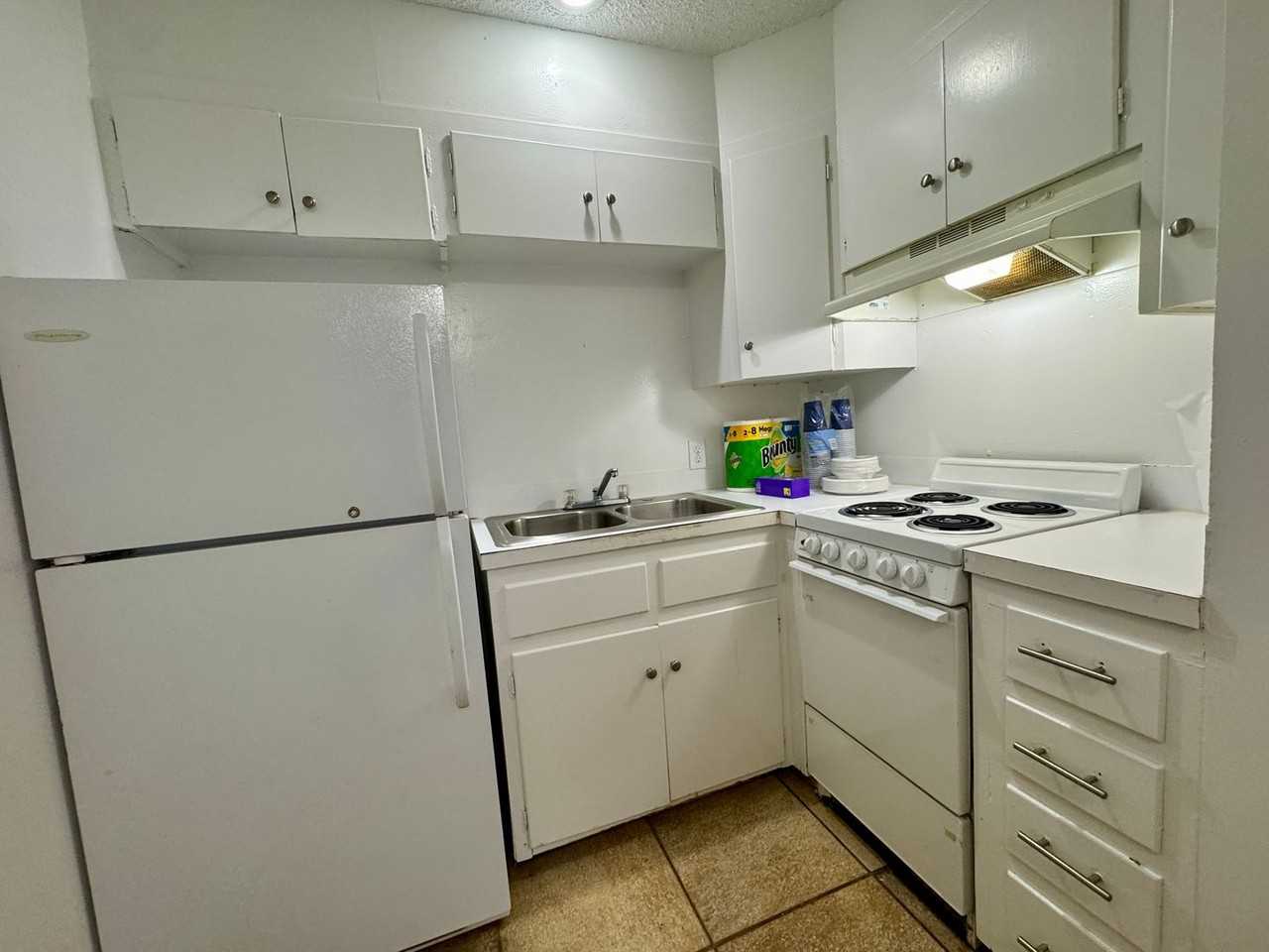 1415 Sewell St #17 - Photo 6 of 12