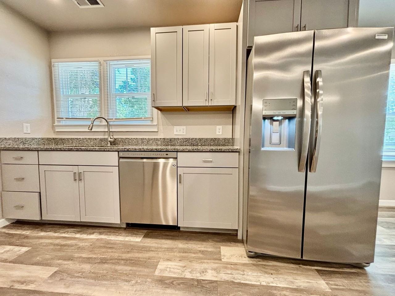 700 W Myrtle St #A - Photo 4 of 17