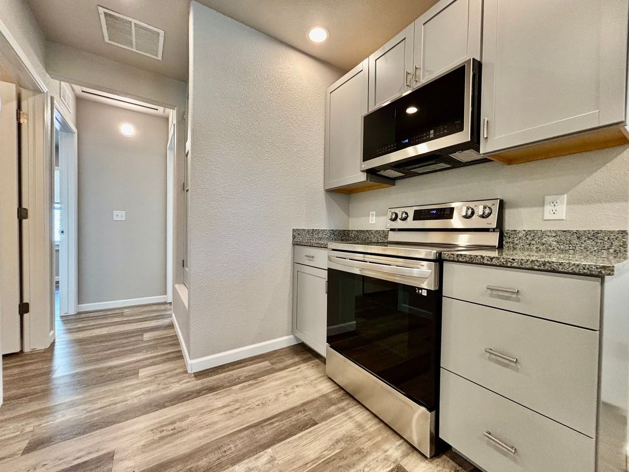 700 W Myrtle St #A - Photo 5 of 17