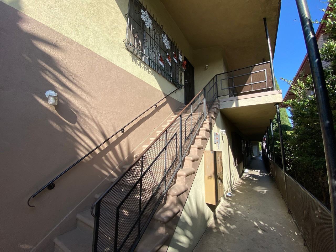 950 Grand - Photo 2 of 3