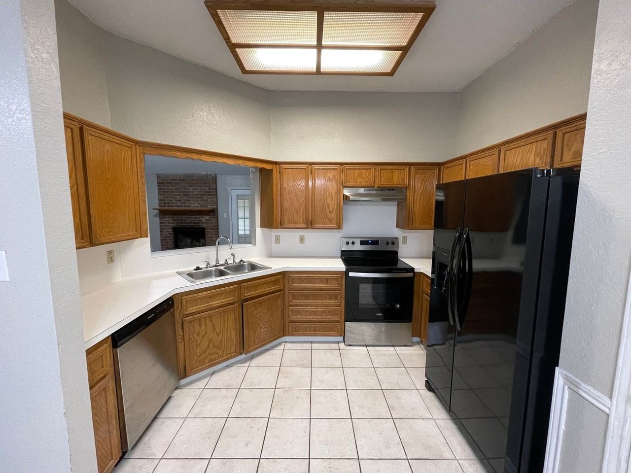 4502 Frontier Trl - Photo 5 of 23